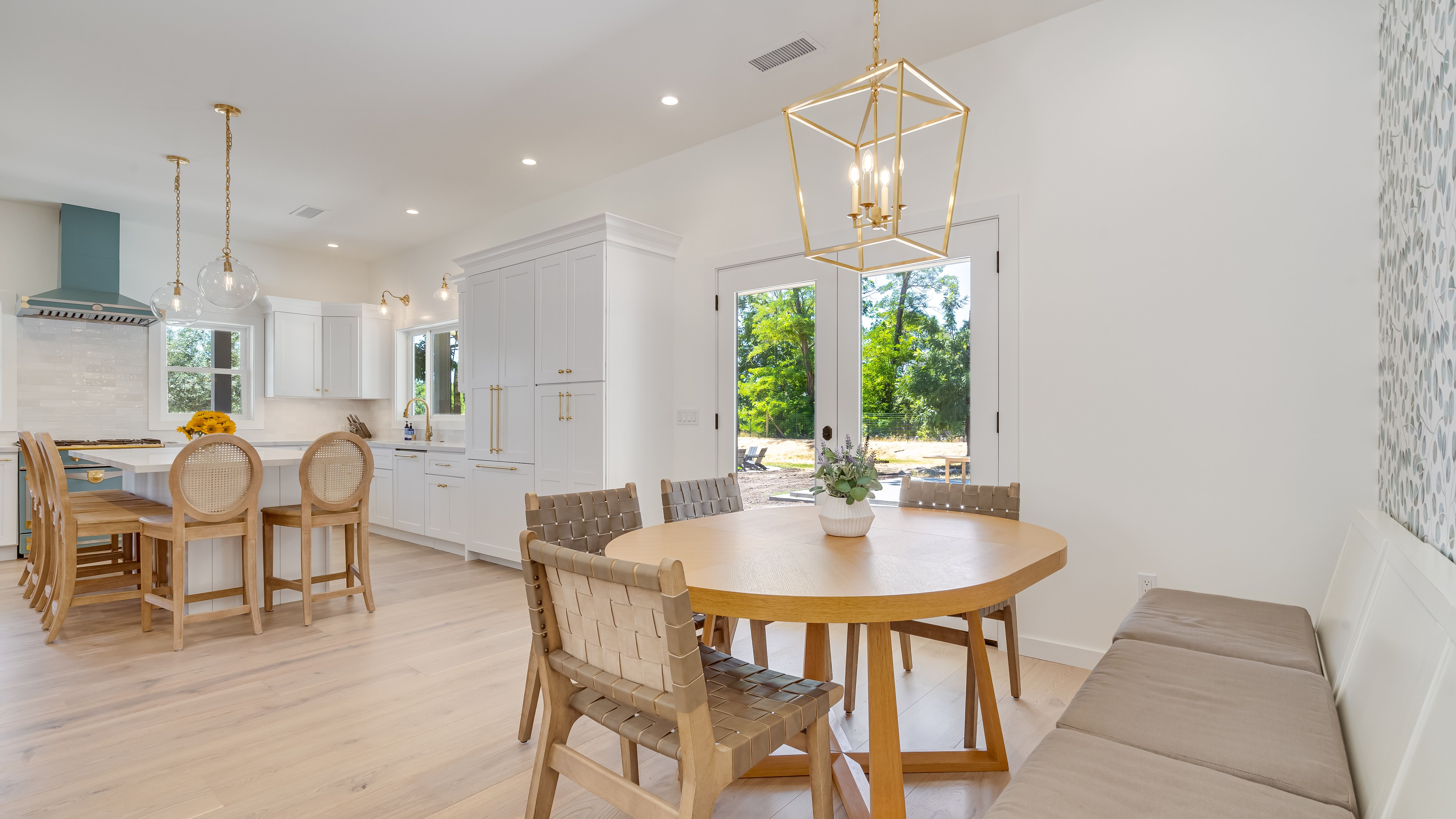 Dining Area & Breakfast Nook