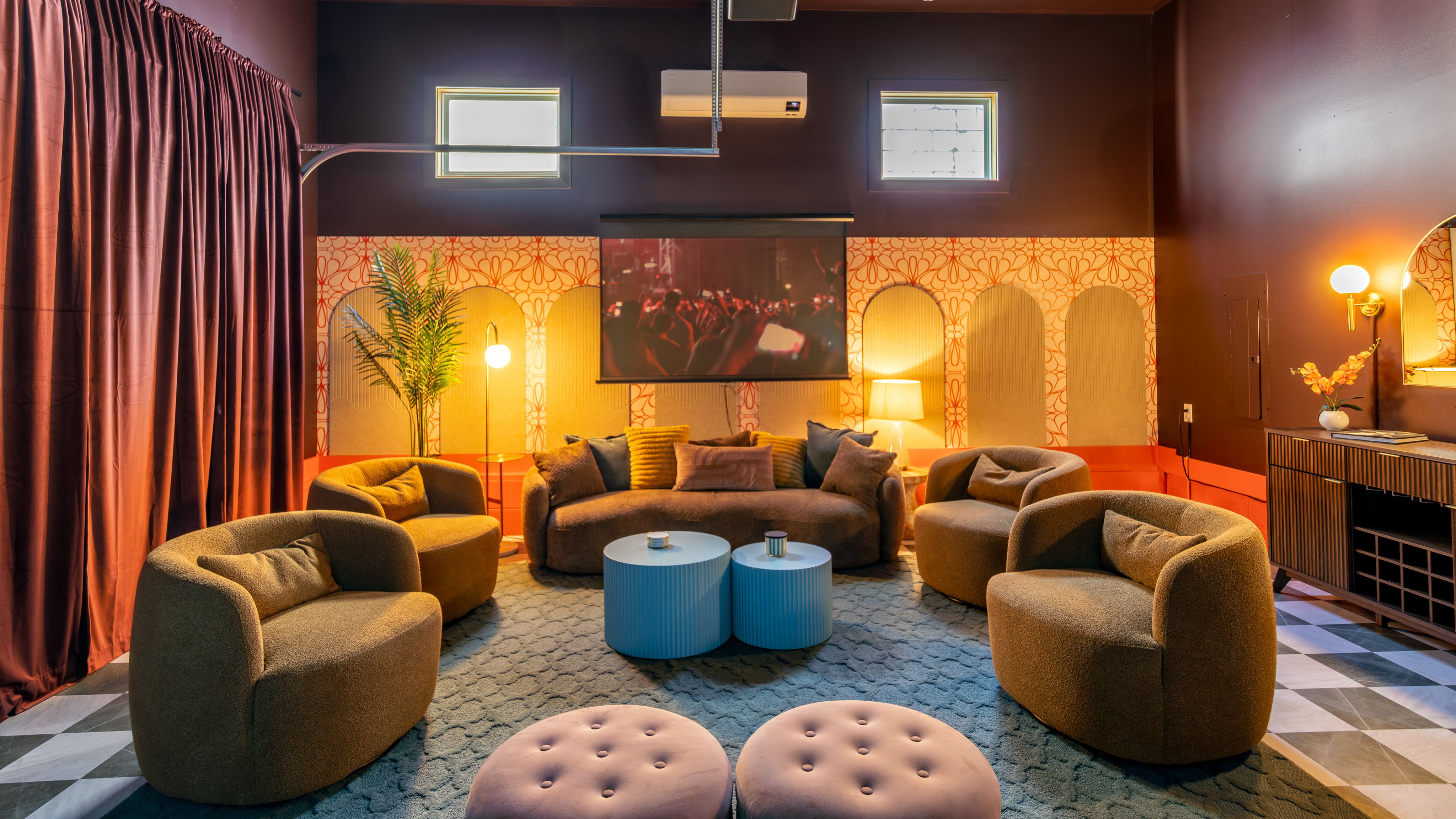 Speakeasy Karaoke Lounge