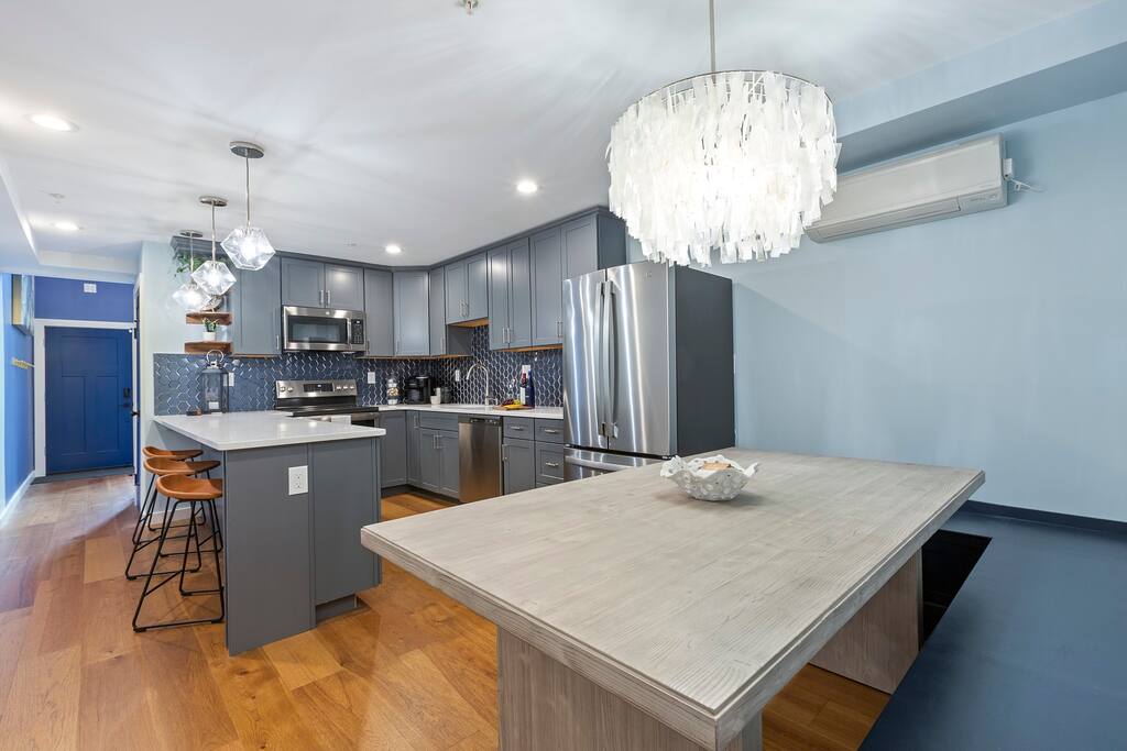 Dining & Kitchen Area