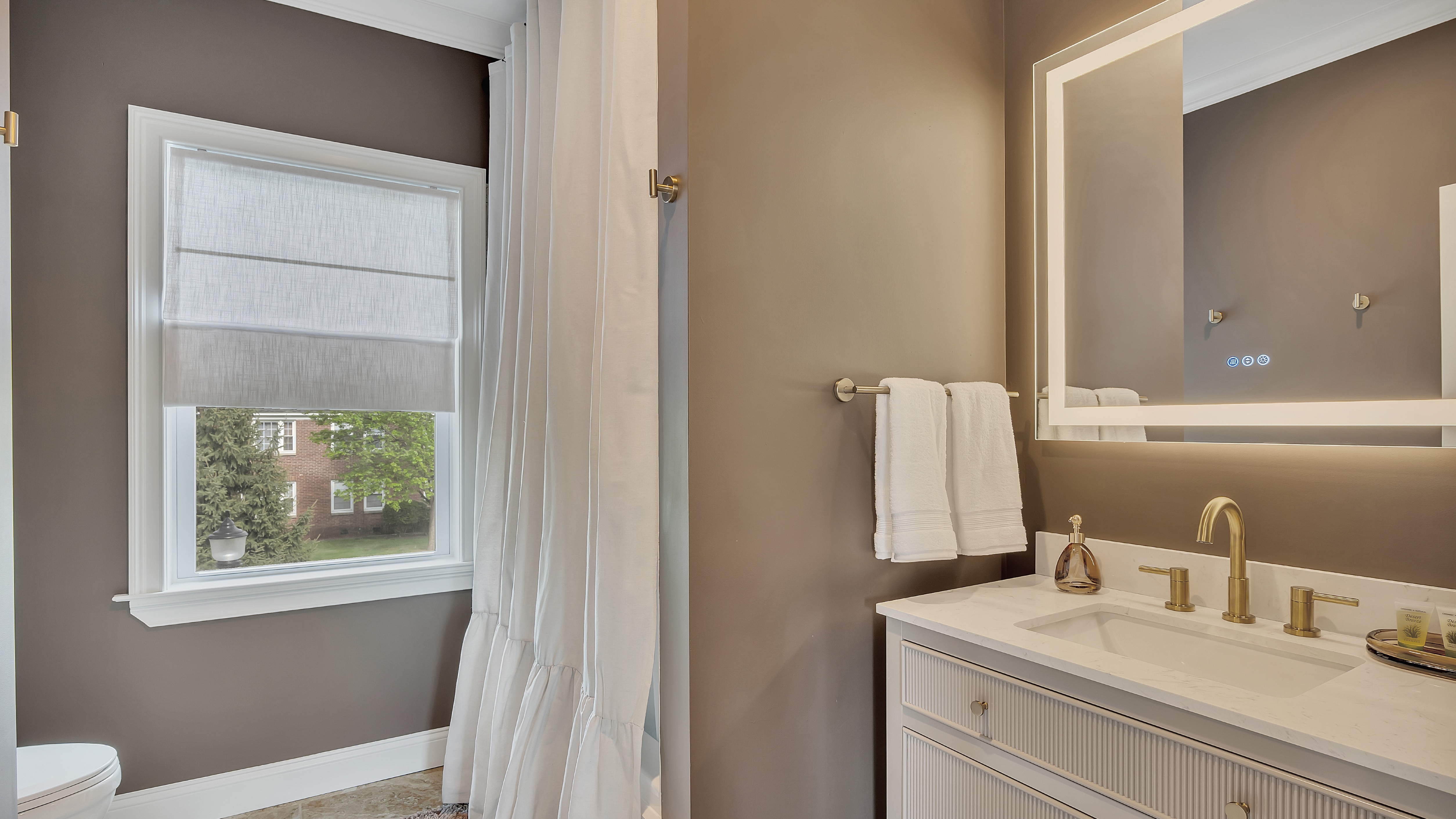 Upstairs Hall Bathroom