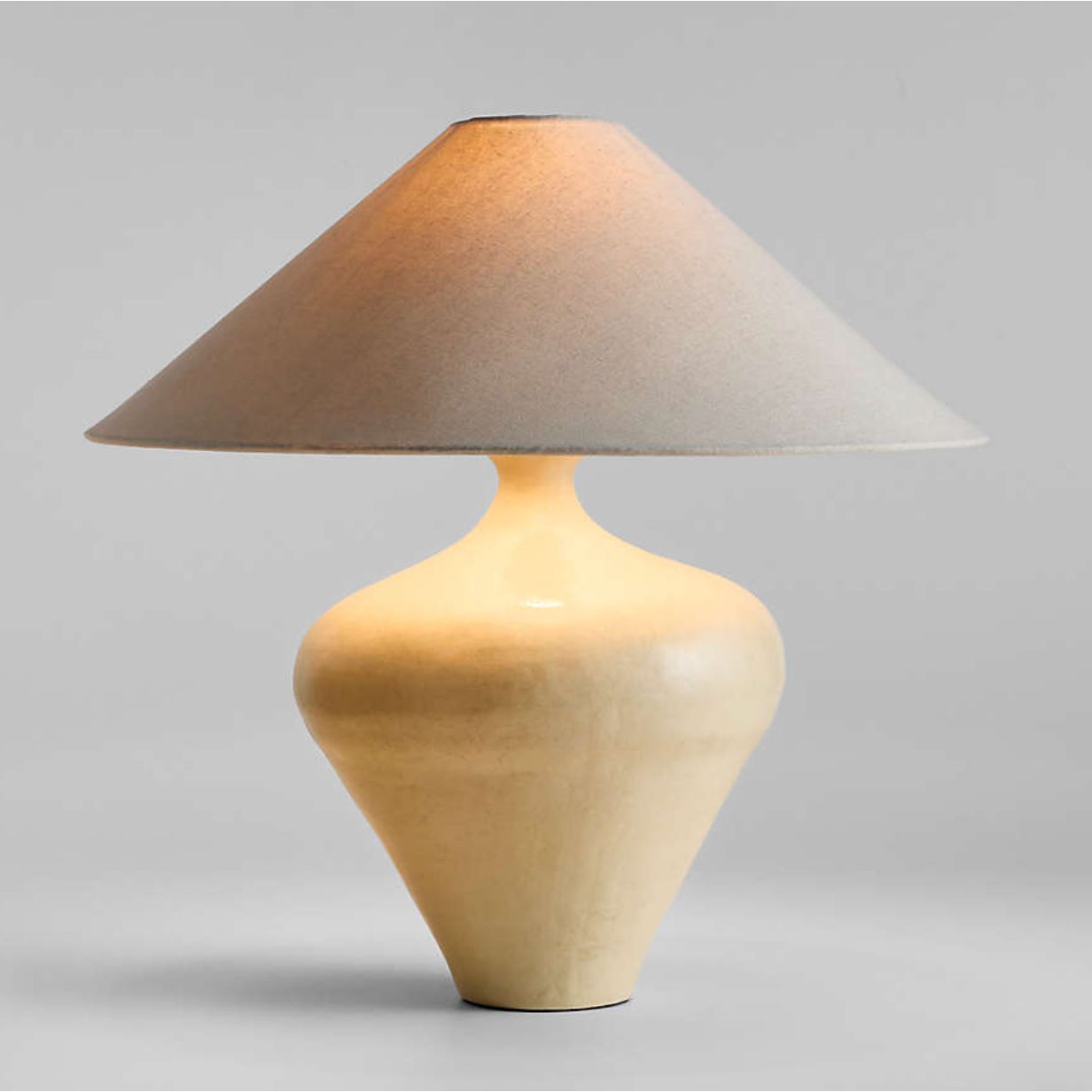 Briller Ivory Ceramic Table Lamp With Linen Shade By Athena Calderone 21.55