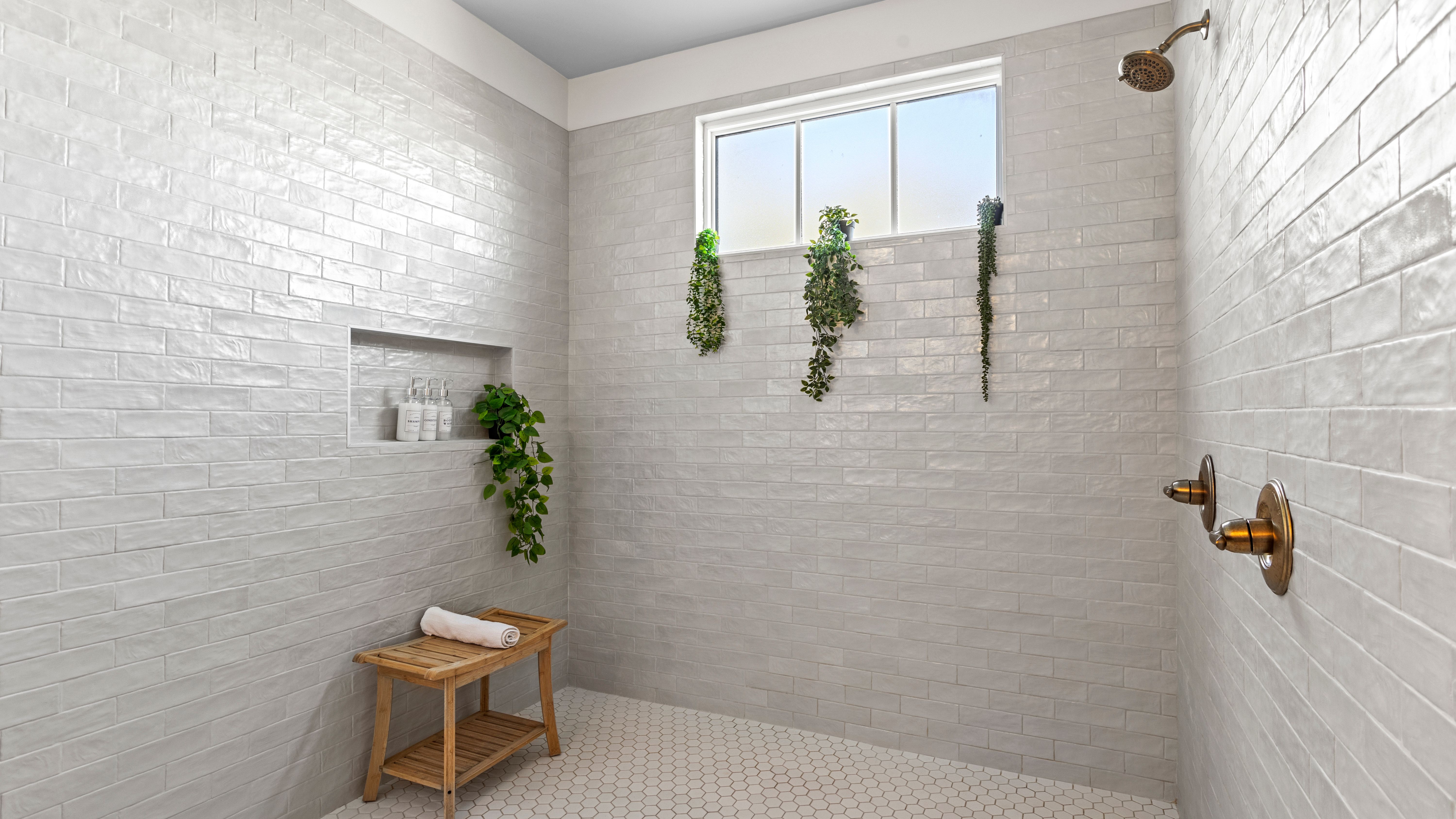 Vivian Suite King Bathroom