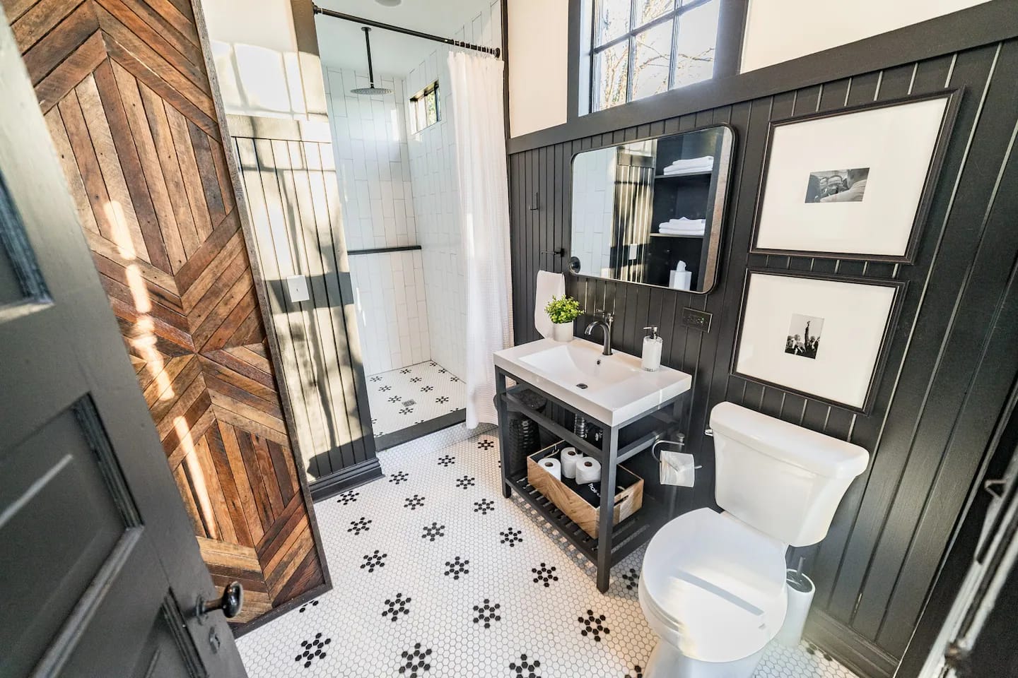 Full Bathroom 1