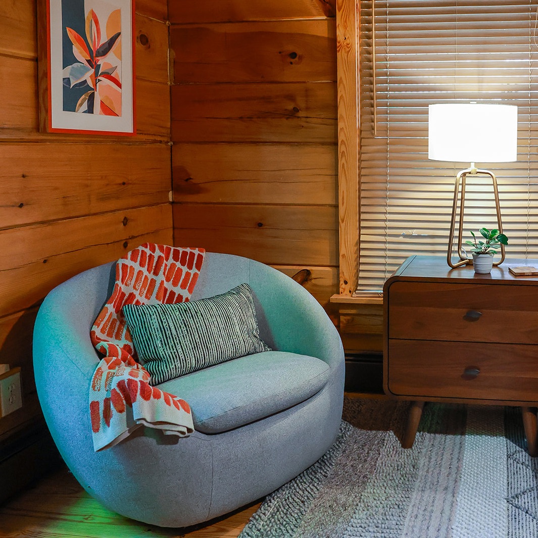 Cozy Swivel Chair H3797