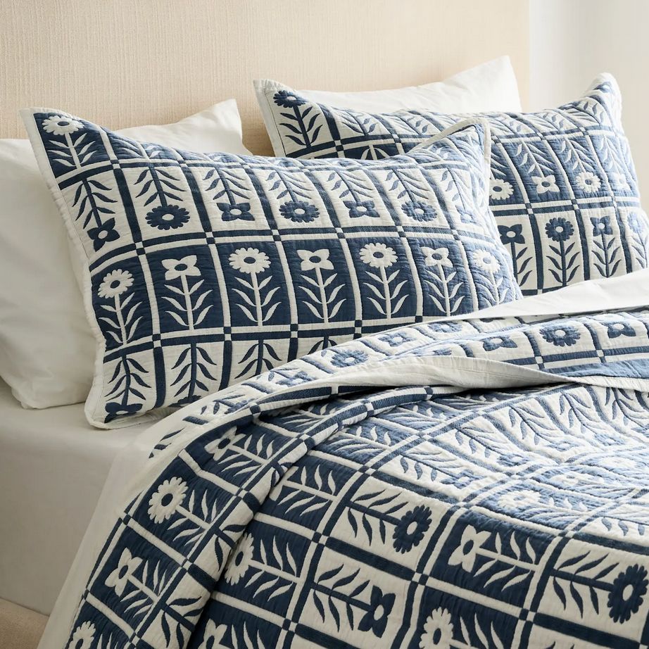 Organic Cotton Jacquard Floral Coverlet