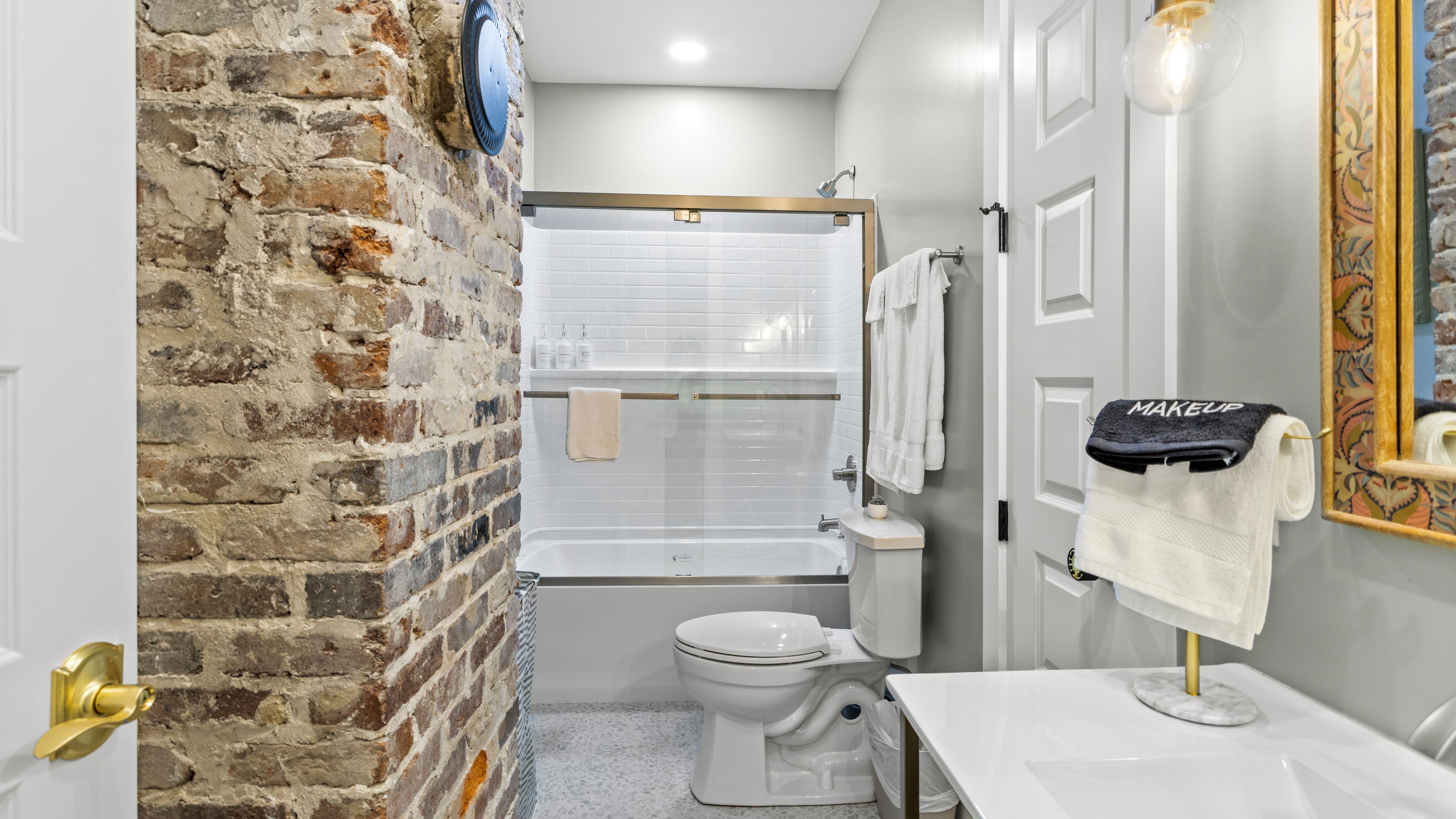 Vivian Suite Bathroom