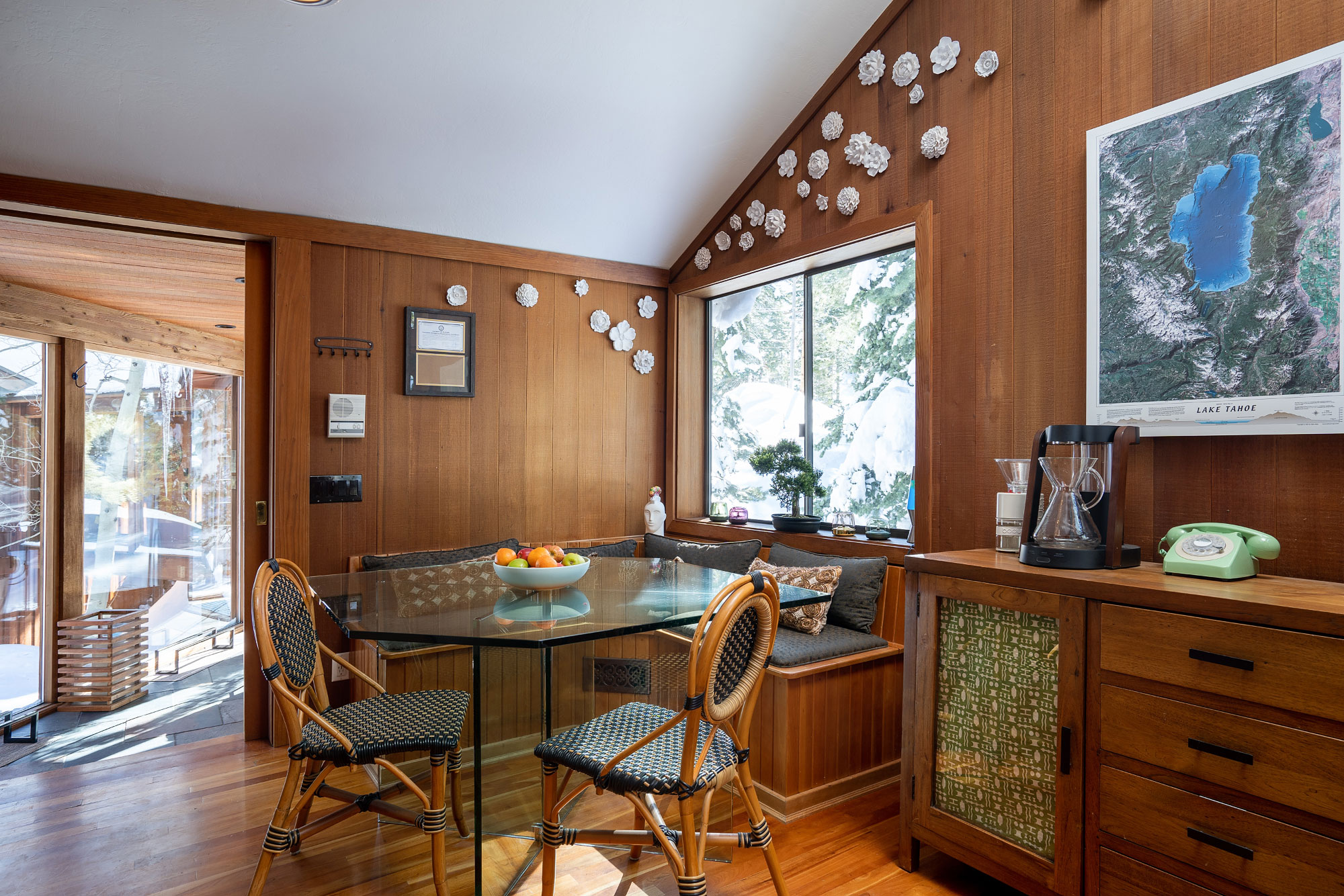 Dining/Entryway Area