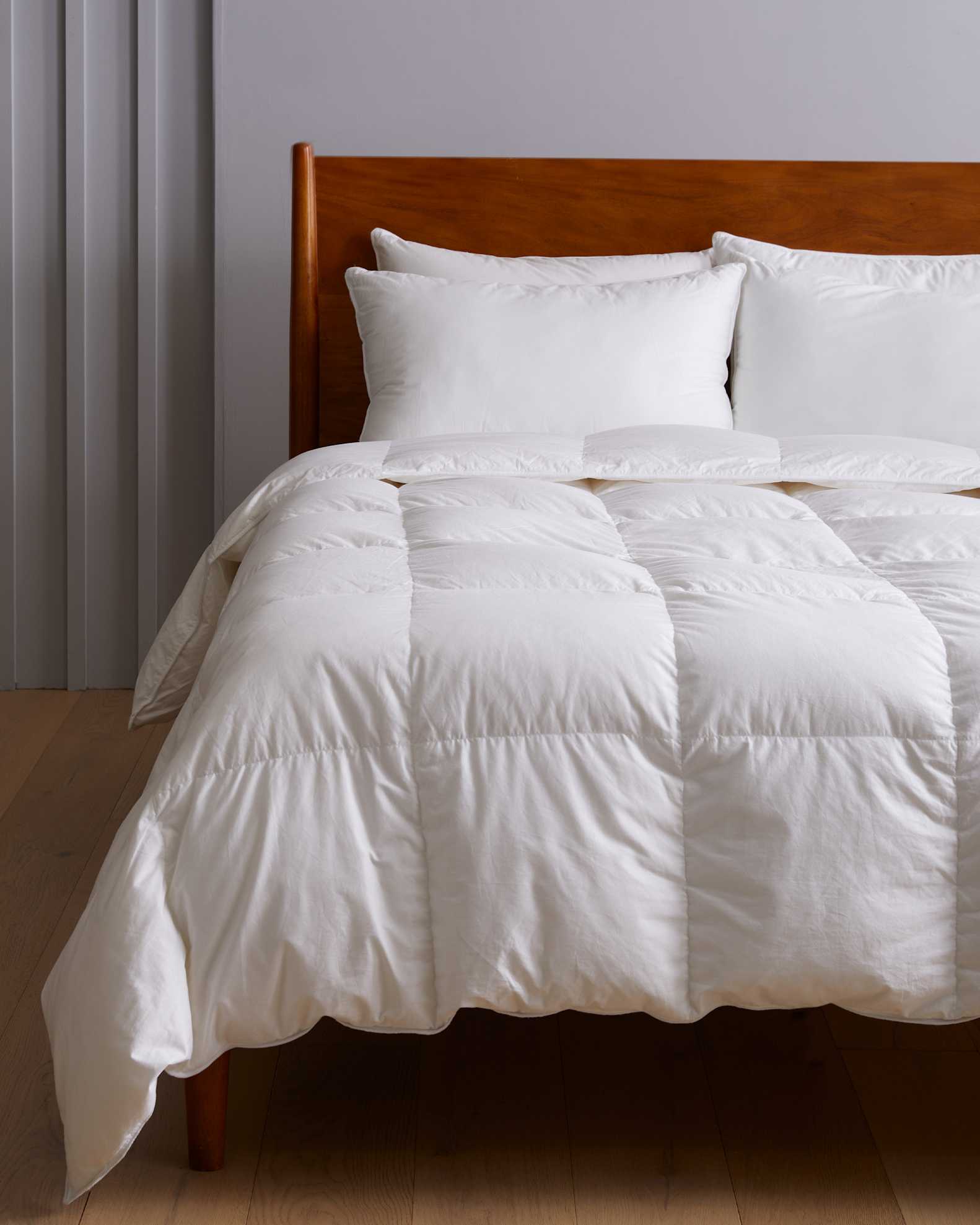 Lightweight Premium Down Alternative Comforter In White