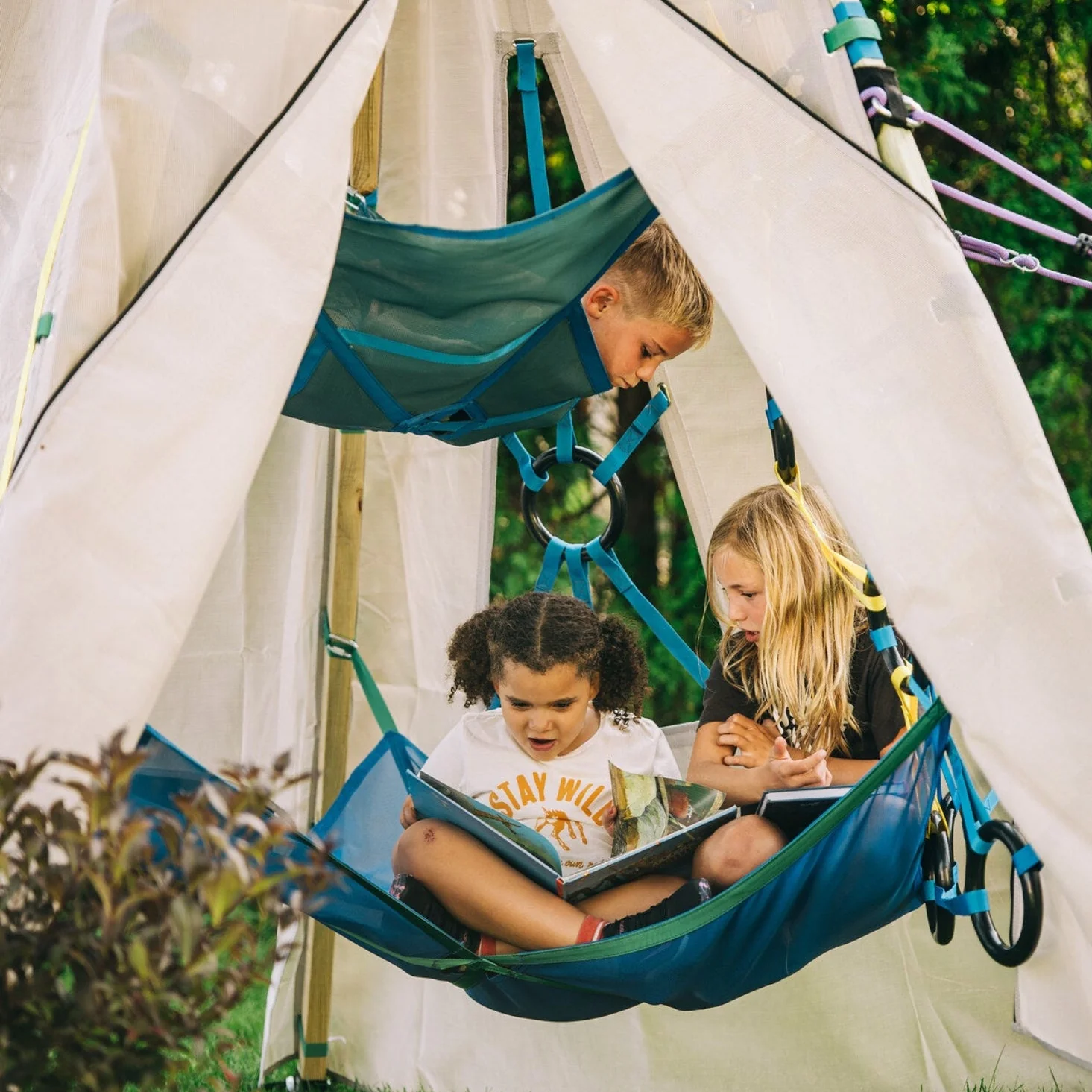 Bijou Playground: Reading Nook | Cozy Outdoor Reading Area With Roof