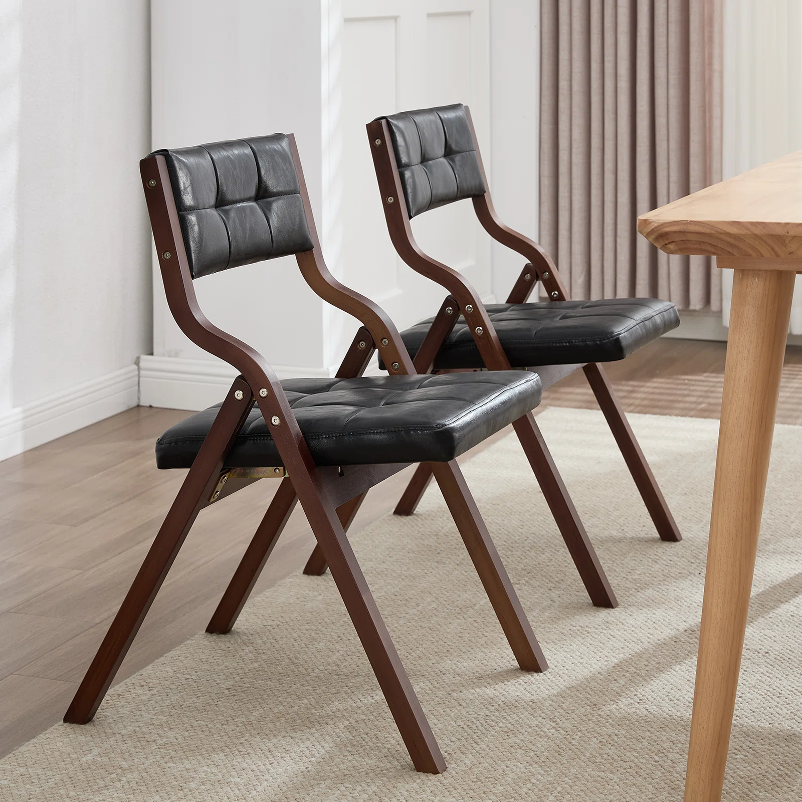 Versatile Soft-Padded Folding Chair: Perfect for Dining and Relaxation