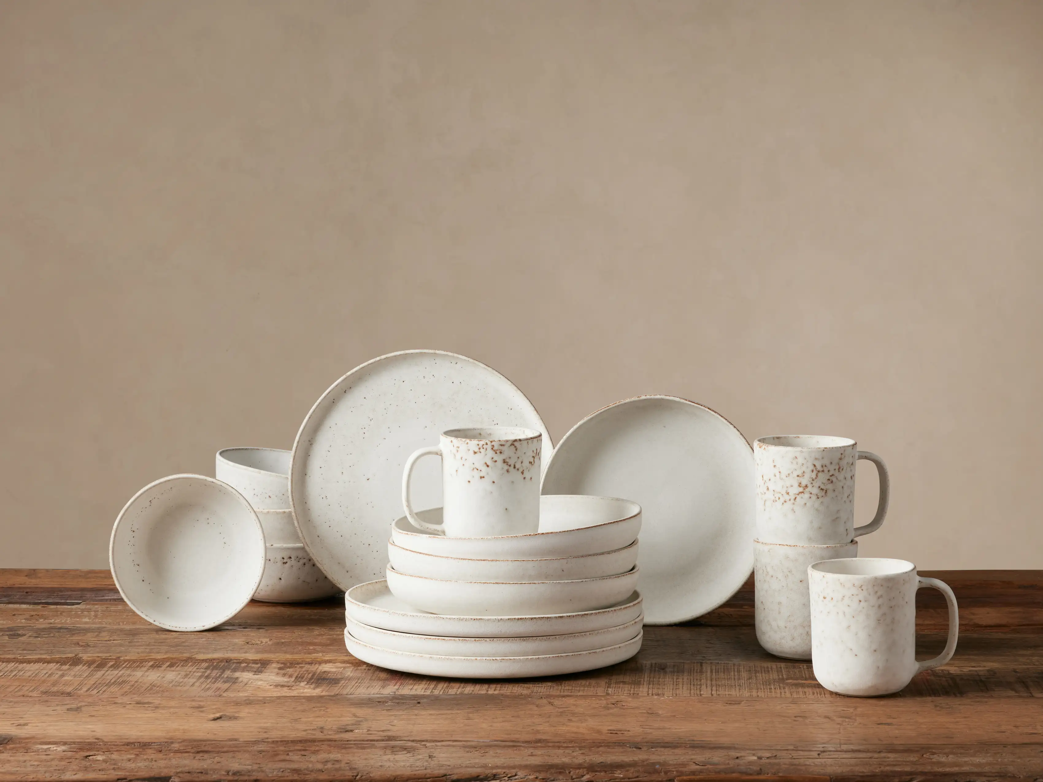Ronan Dinnerware Set (Set of 16) in White